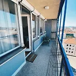 Center With A Castle View, Parking Apartment *